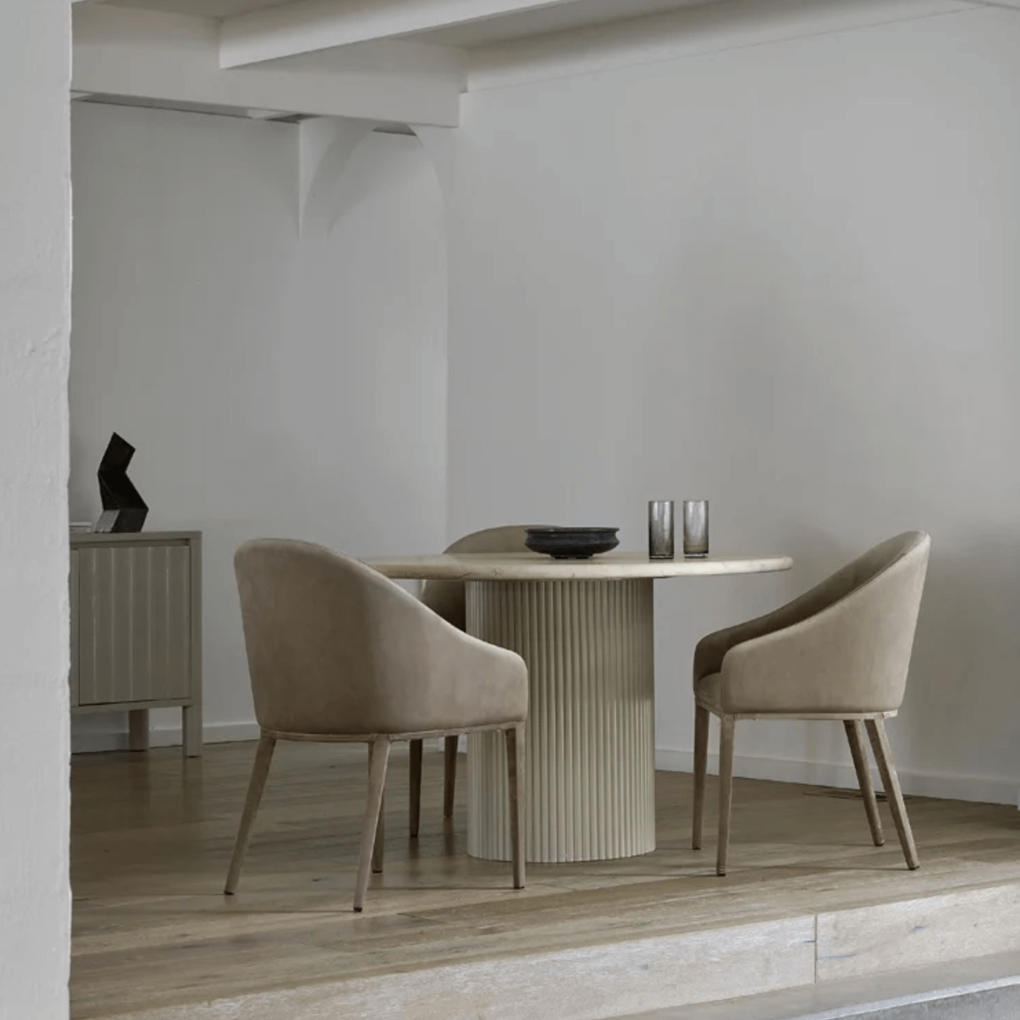 Benjamin ripple oval dining table discount