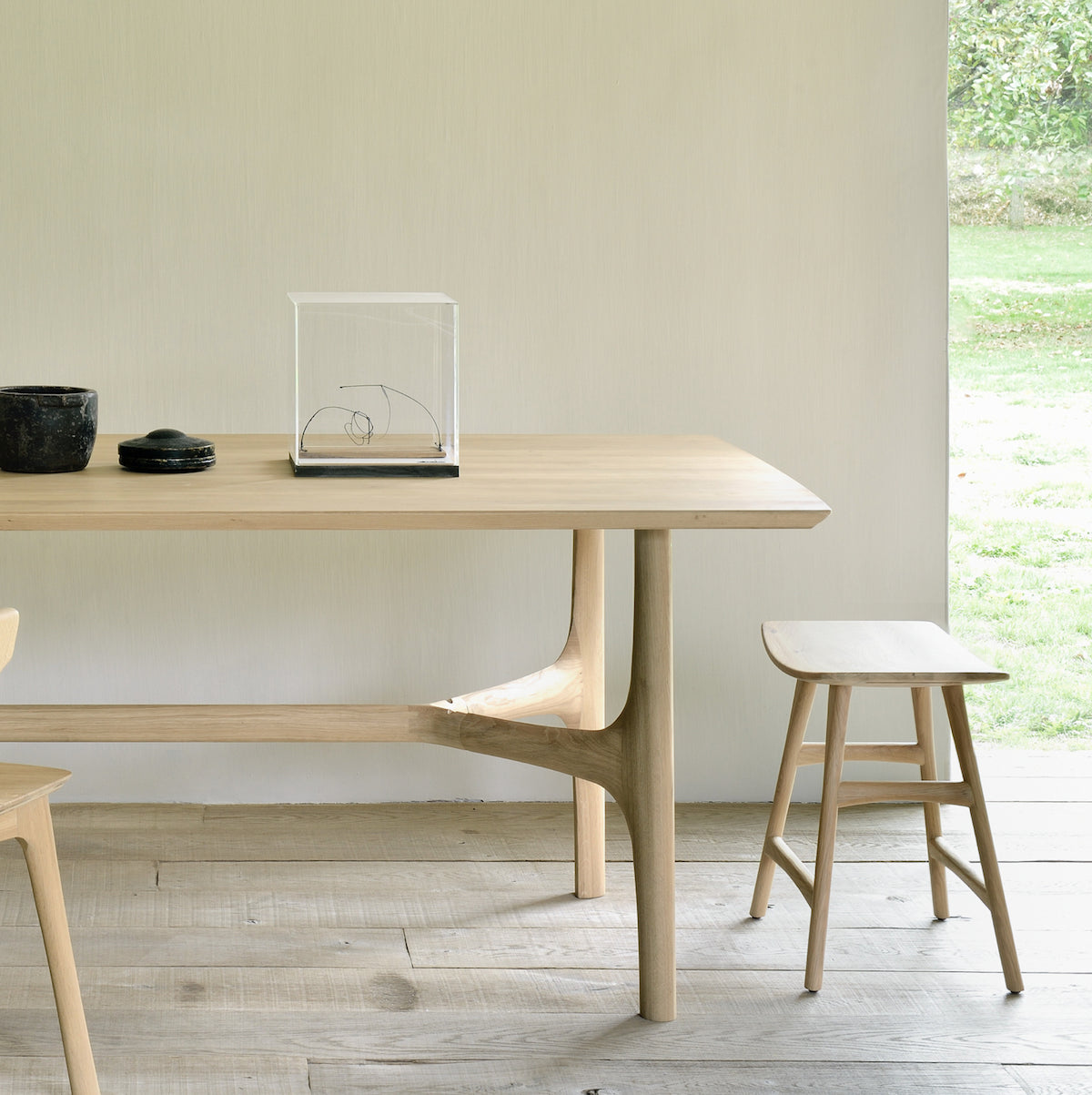 Oak nexus outlet dining table
